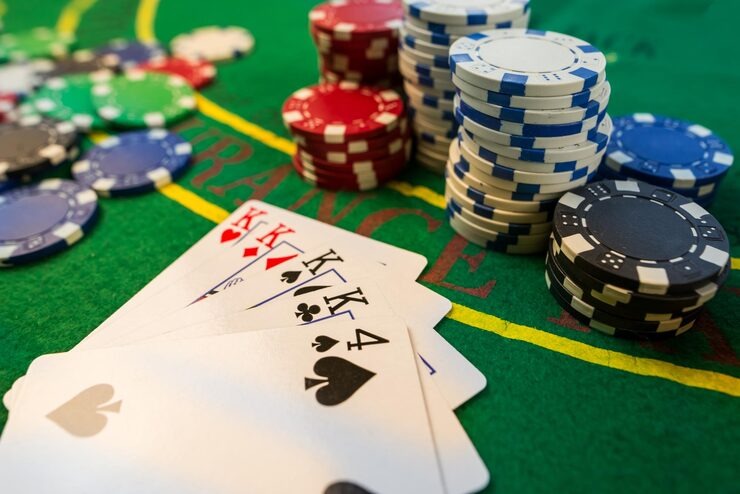 bimoin88 live casino tables on mobile displaying blackjack and roulette